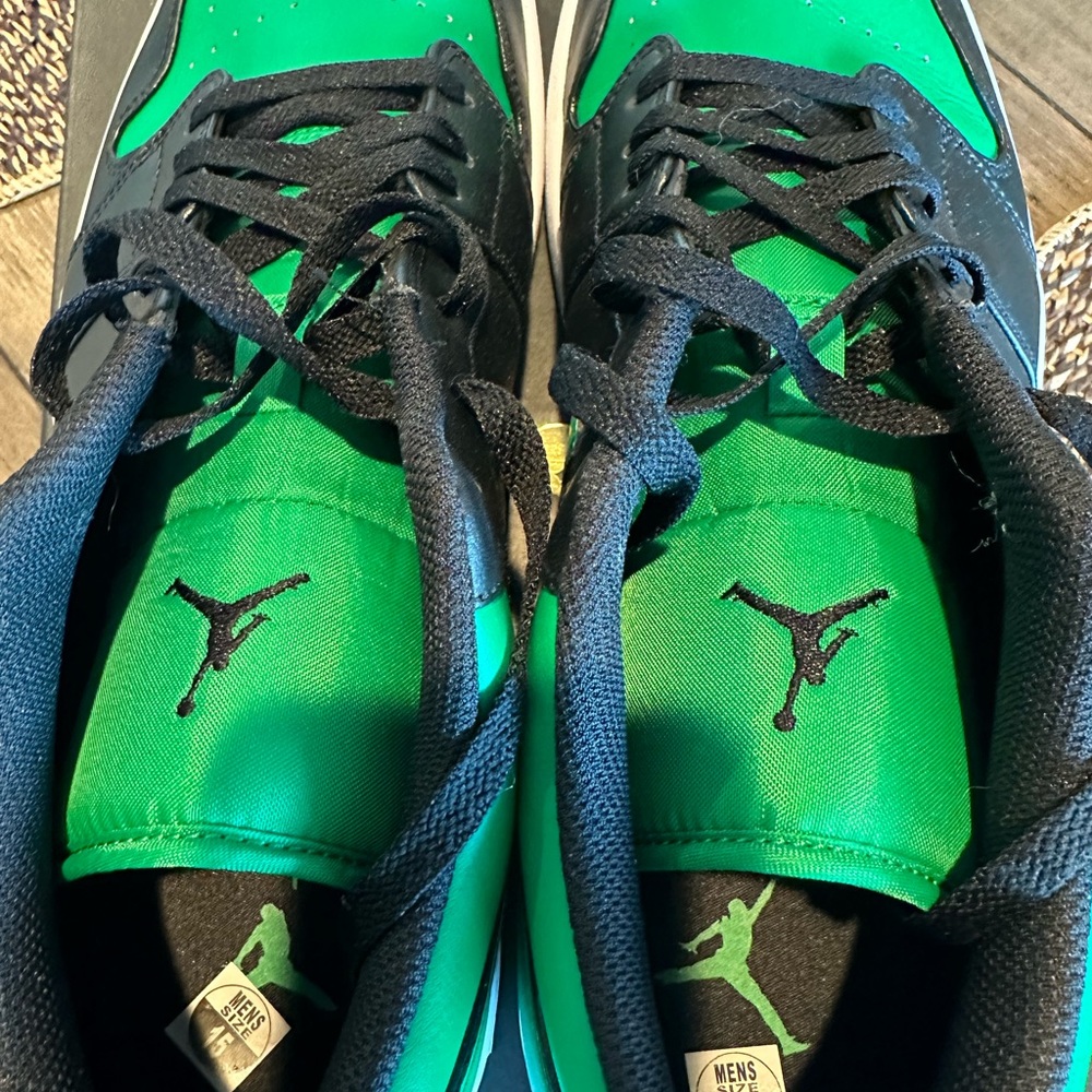 Jordan Men's Green and Black Sneakers